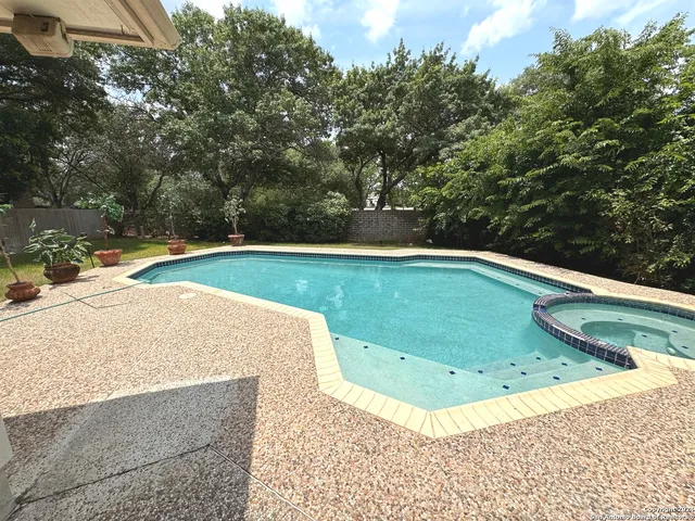 $2,900 | 11 Campden Circle, San Antonio, TX 78218