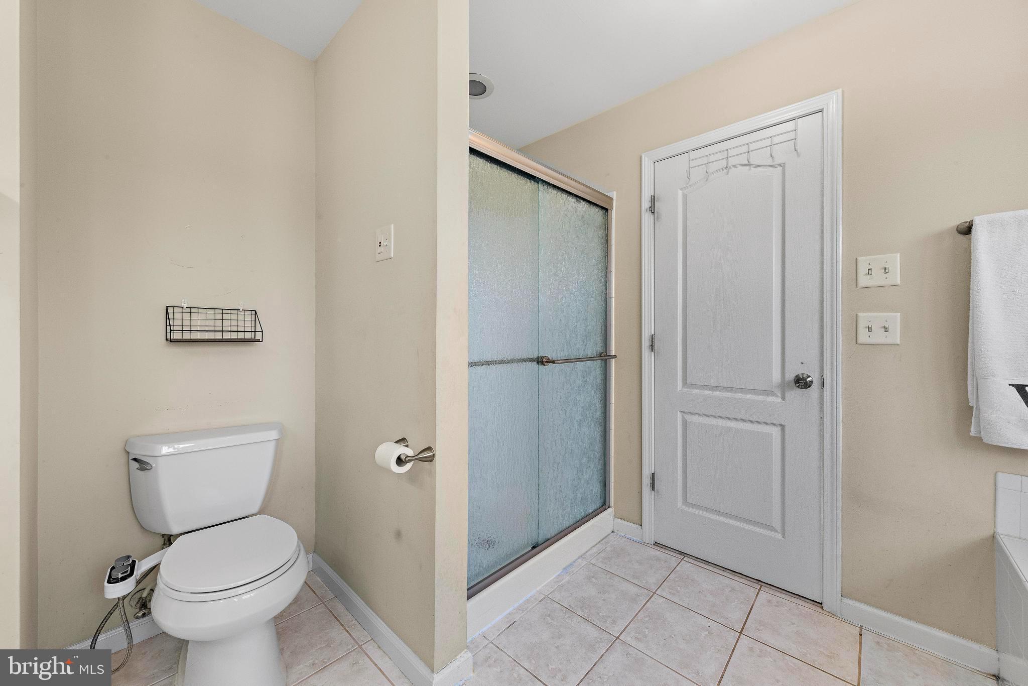 121 Gaff Road Manahawkin, NJ 08050 - Photo 15 of 43 Master bathroom