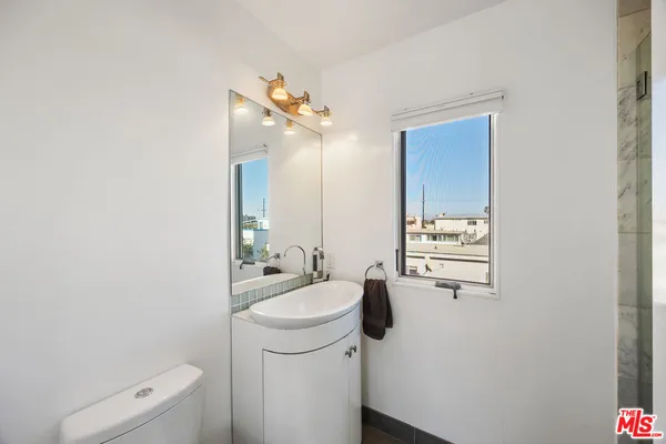 $5,300 | 11 24th Avenue, Unit 3, Venice, CA 90291