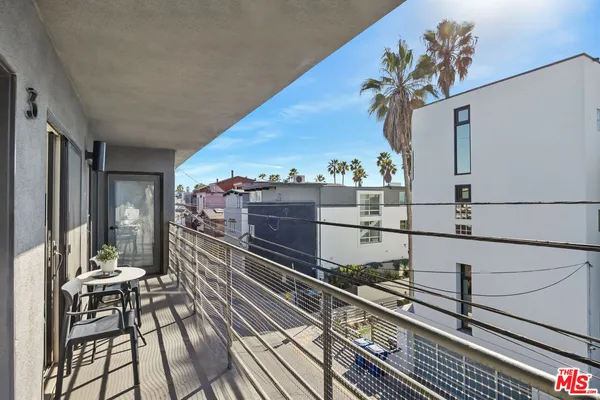 $5,300 | 11 24th Avenue, Unit 3, Venice, CA 90291