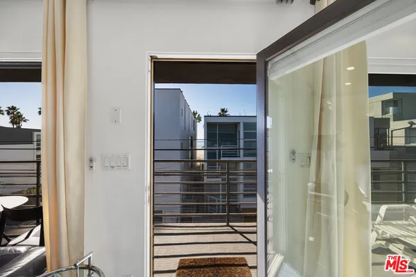 $5,300 | 11 24th Avenue, Unit 3, Venice, CA 90291
