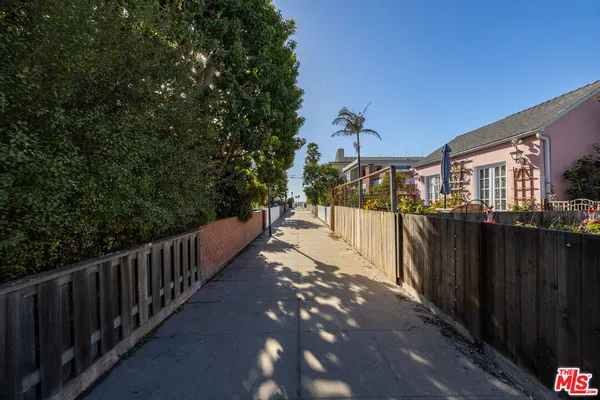 $5,300 | 11 24th Avenue, Unit 3, Venice, CA 90291