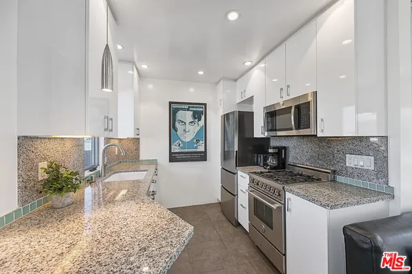 $5,300 | 11 24th Avenue, Unit 3, Venice, CA 90291