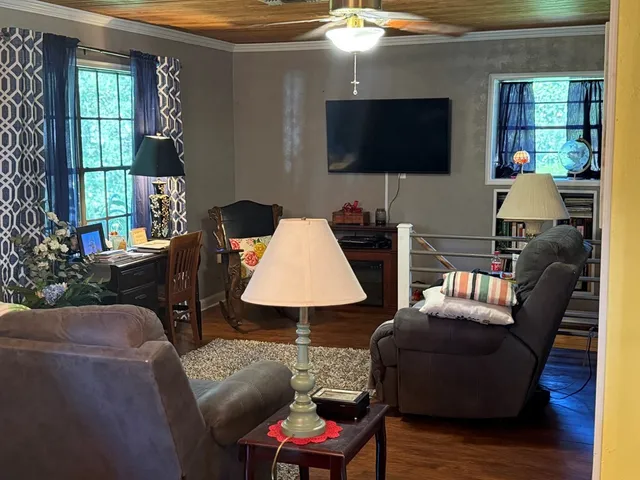 $299,000 | 170 Crestwood Drive, Burkeville, TX 75932