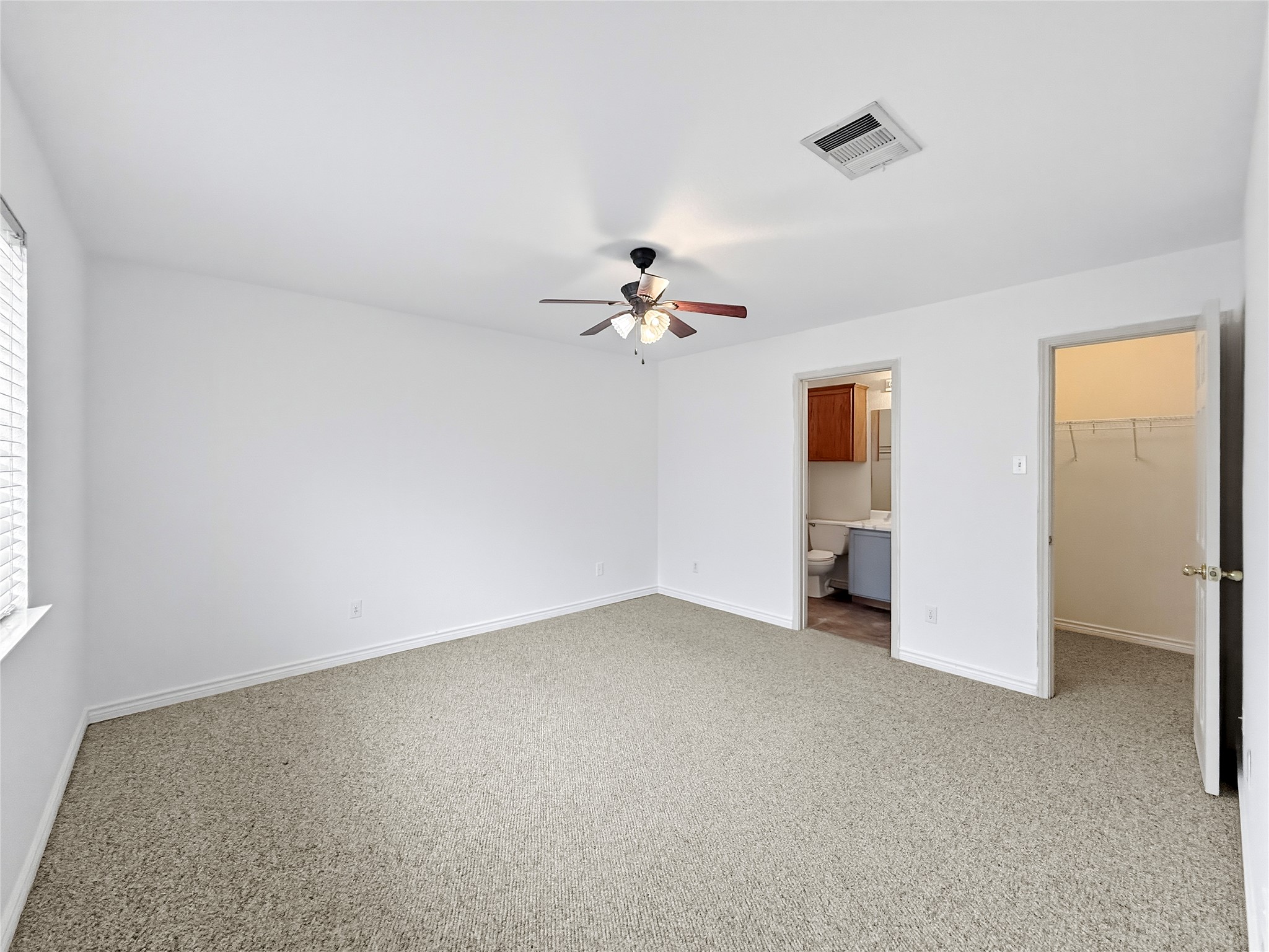 9215 Rowlands Sayle Road Austin, TX 78744 - Photo 9 of 14