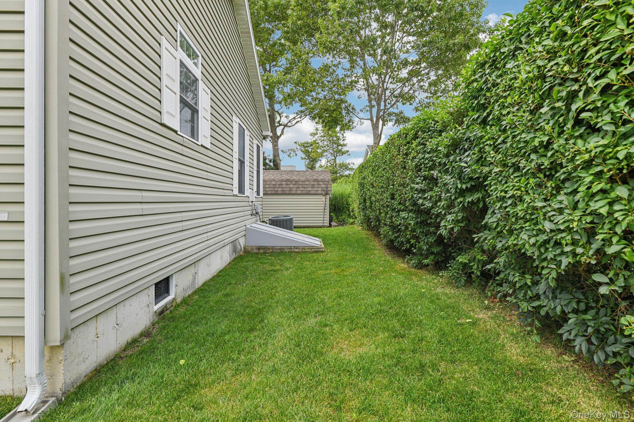 1661 Old Country Road, Unit 543 Riverhead, NY 11901 - Photo 19 of 26 View of grassy yard