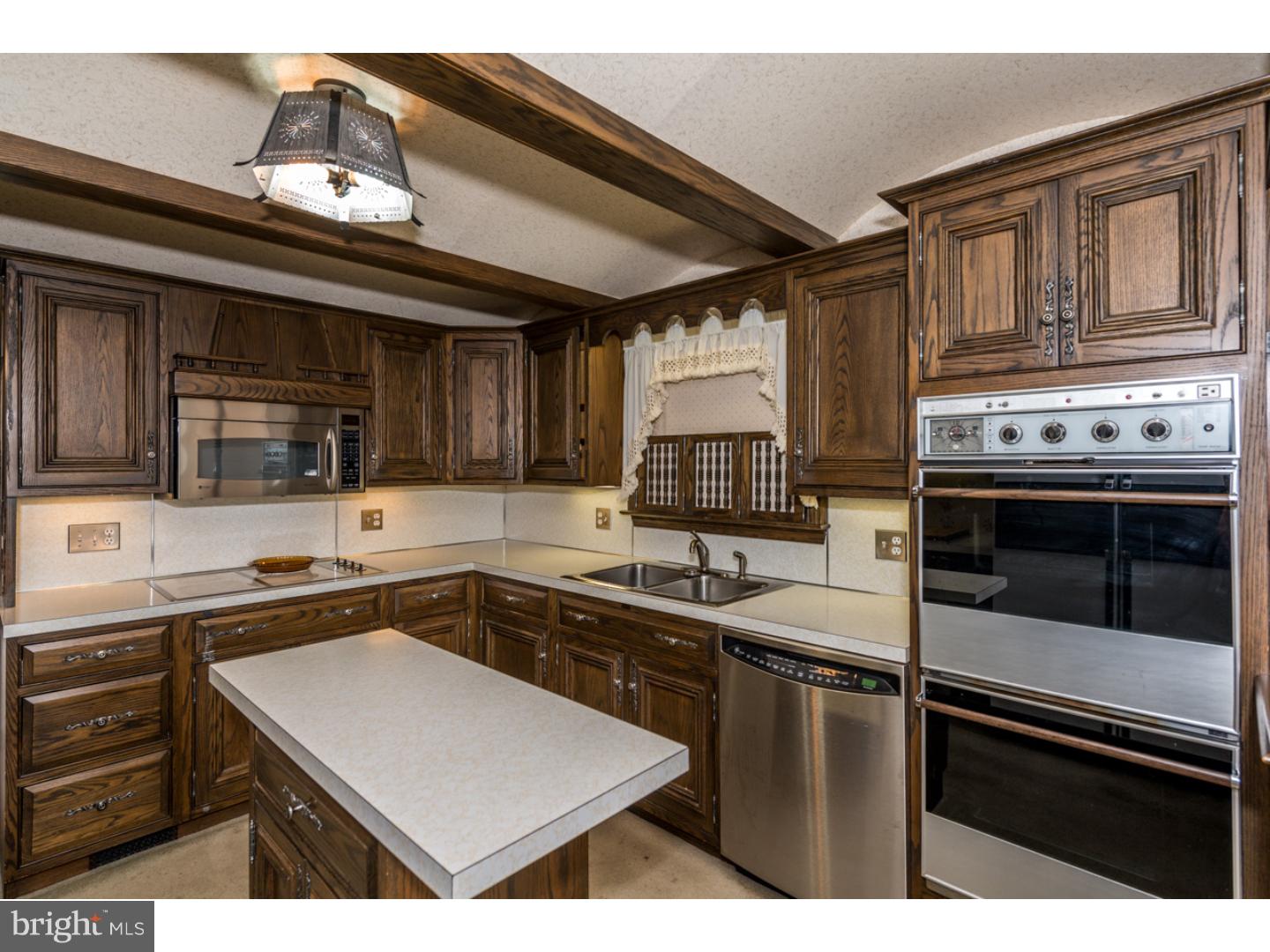 2911 Curtis Road Reading, PA 19609 - Photo 8 of 25 Gallery Image 8