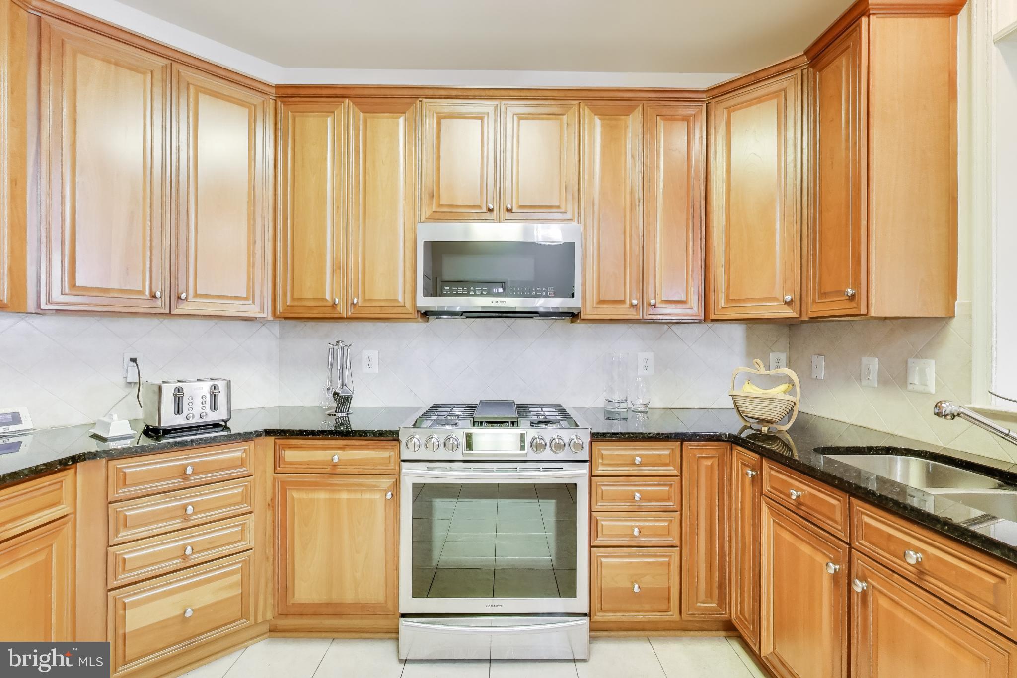 13218 Winding Trail Road Laurel, MD 20707 - Photo 14 of 46 Granite counter tops