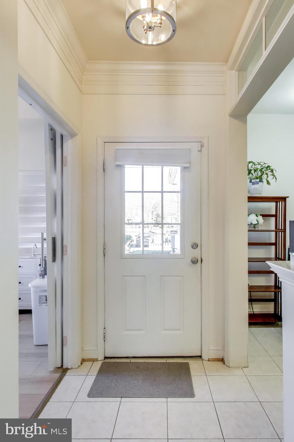 13218 Winding Trail Road Laurel, MD 20707 - Photo 5 of 46 foyer