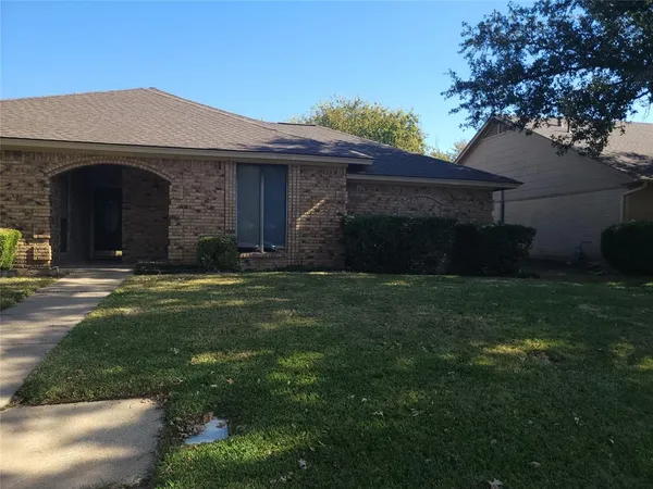 $2,600 | 331 Dogwood Drive, Grapevine, TX 76051