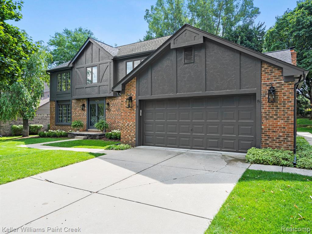 319 Lake Forest Road Rochester Hills, MI 48309 - Photo 2 of 42