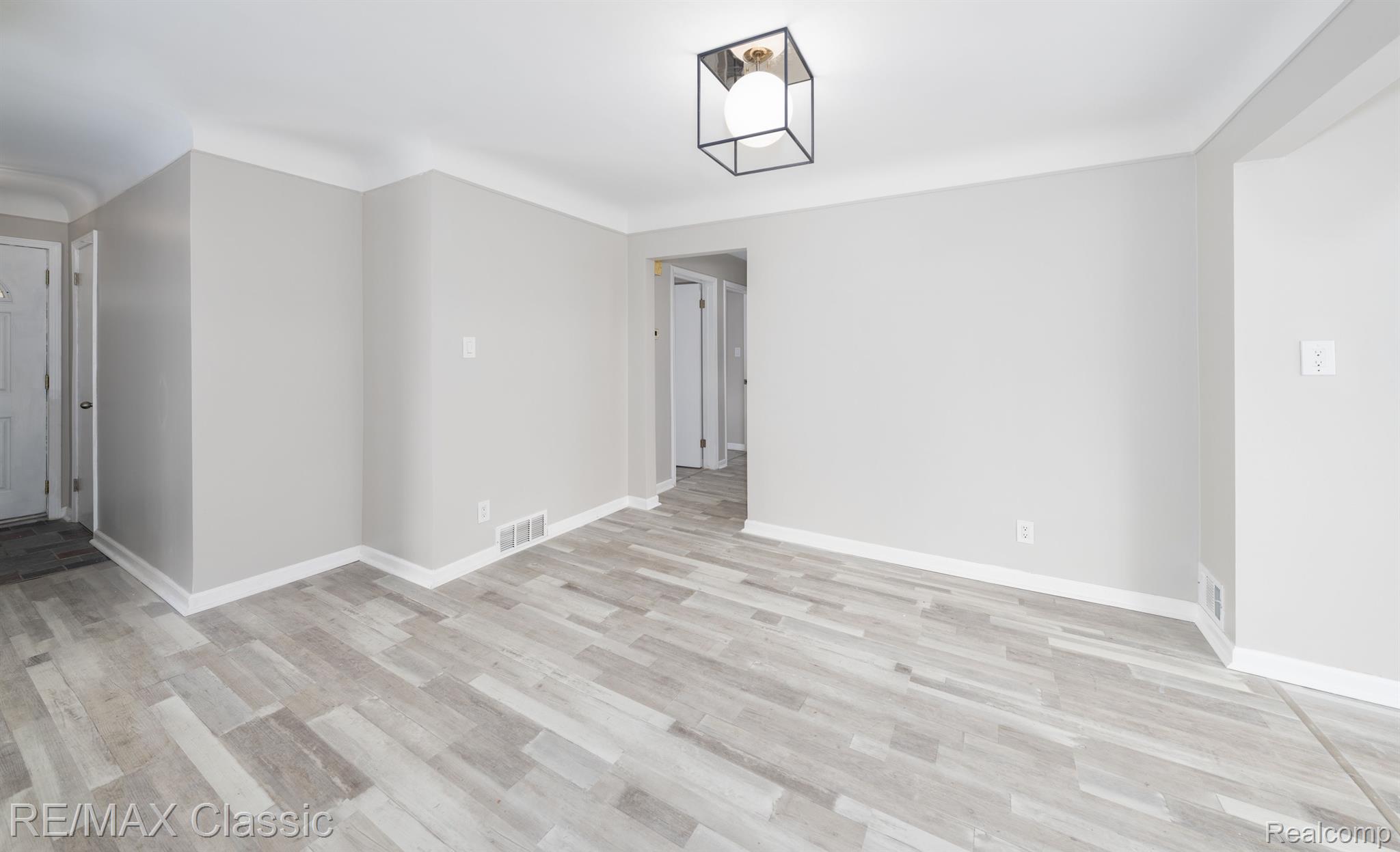 28257 Ridgebrook Road Farmington, MI 48334 - Photo 10 of 37 Gallery Image 10