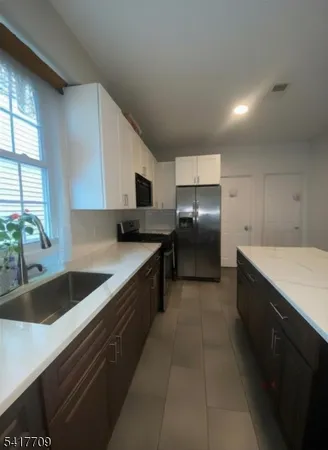 $3,400 | 334 Bond Street, Unit 2, Elizabeth Port, NJ 07206