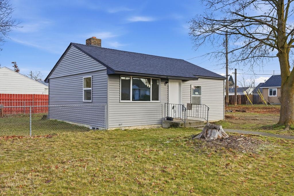 2426 West Rowan Avenue Spokane, WA 99205 - Photo 2 of 31