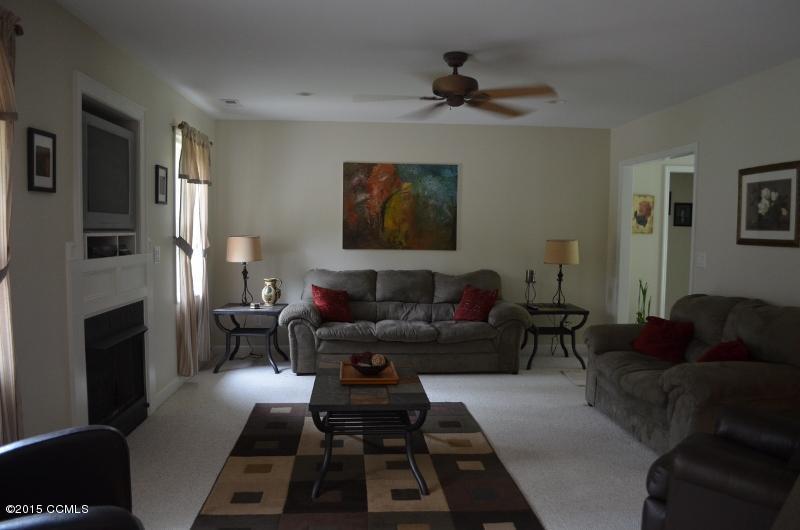 611 Stately Pines Road New Bern, NC 28560 - Photo 4 of 21 Spacious Living Room