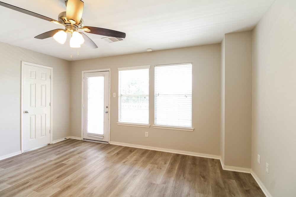 11823 Princess Garden Way Houston, TX 77047 - Photo 10 of 18