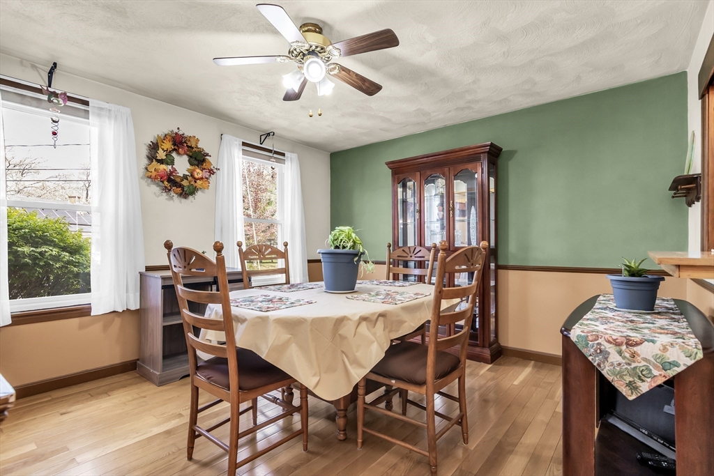 8 Portsmouth Road Amesbury, MA 01913 - Photo 8 of 37