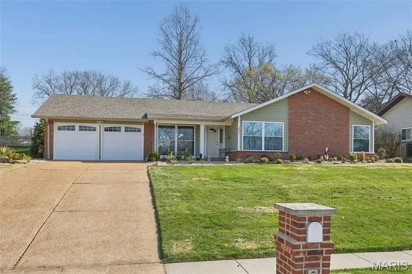 $399,900 | 505 Glenmeadow Drive, Ballwin, MO 63011
