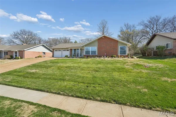 $399,900 | 505 Glenmeadow Drive, Ballwin, MO 63011