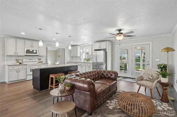 $399,900 | 505 Glenmeadow Drive, Ballwin, MO 63011