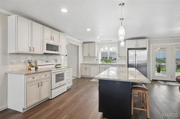 $399,900 | 505 Glenmeadow Drive, Ballwin, MO 63011