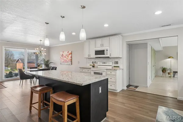 $399,900 | 505 Glenmeadow Drive, Ballwin, MO 63011