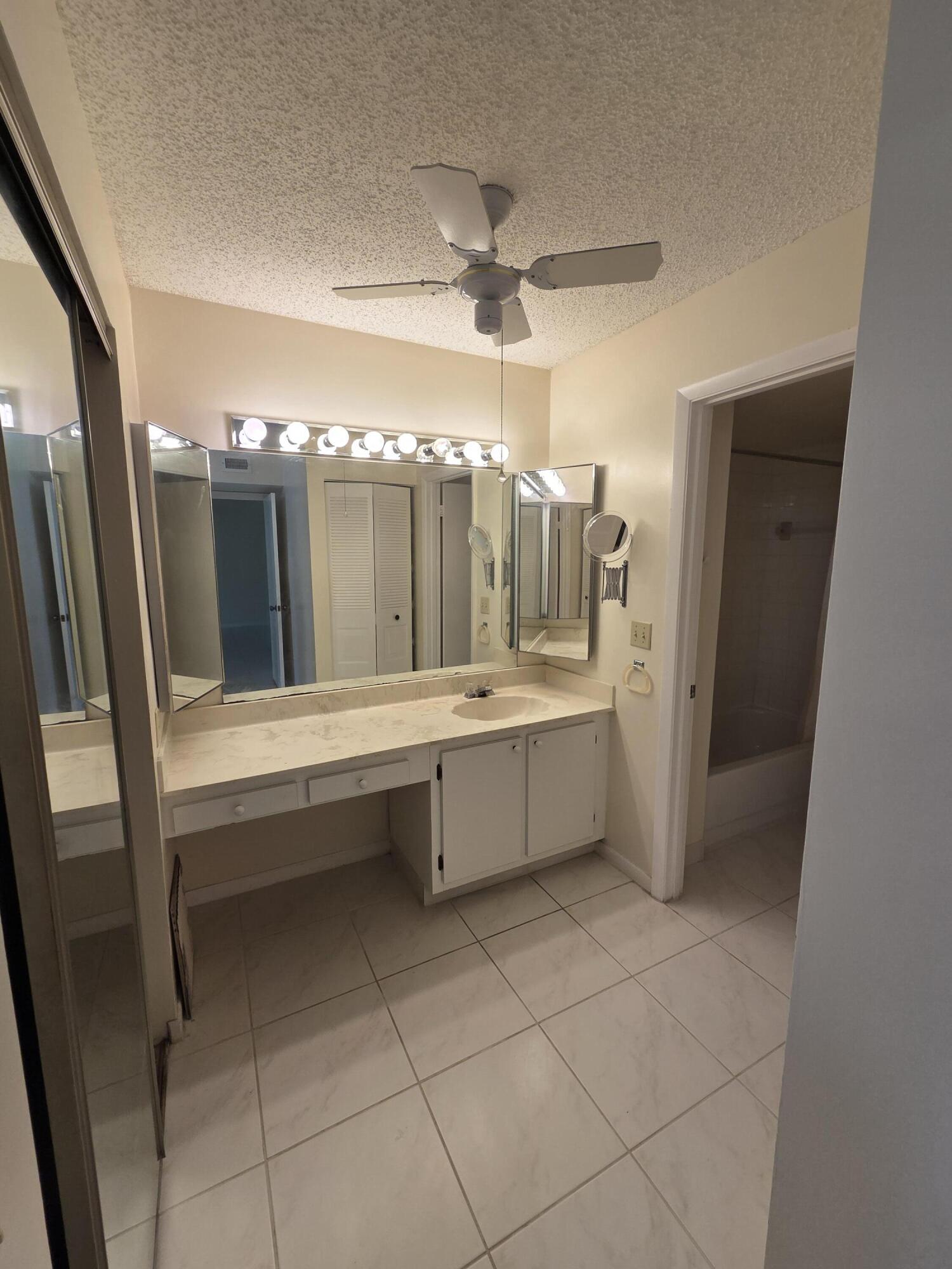 9187 Norte Lago, Unit 5E Boca Raton, FL 33428 - Photo 12 of 14 MO7