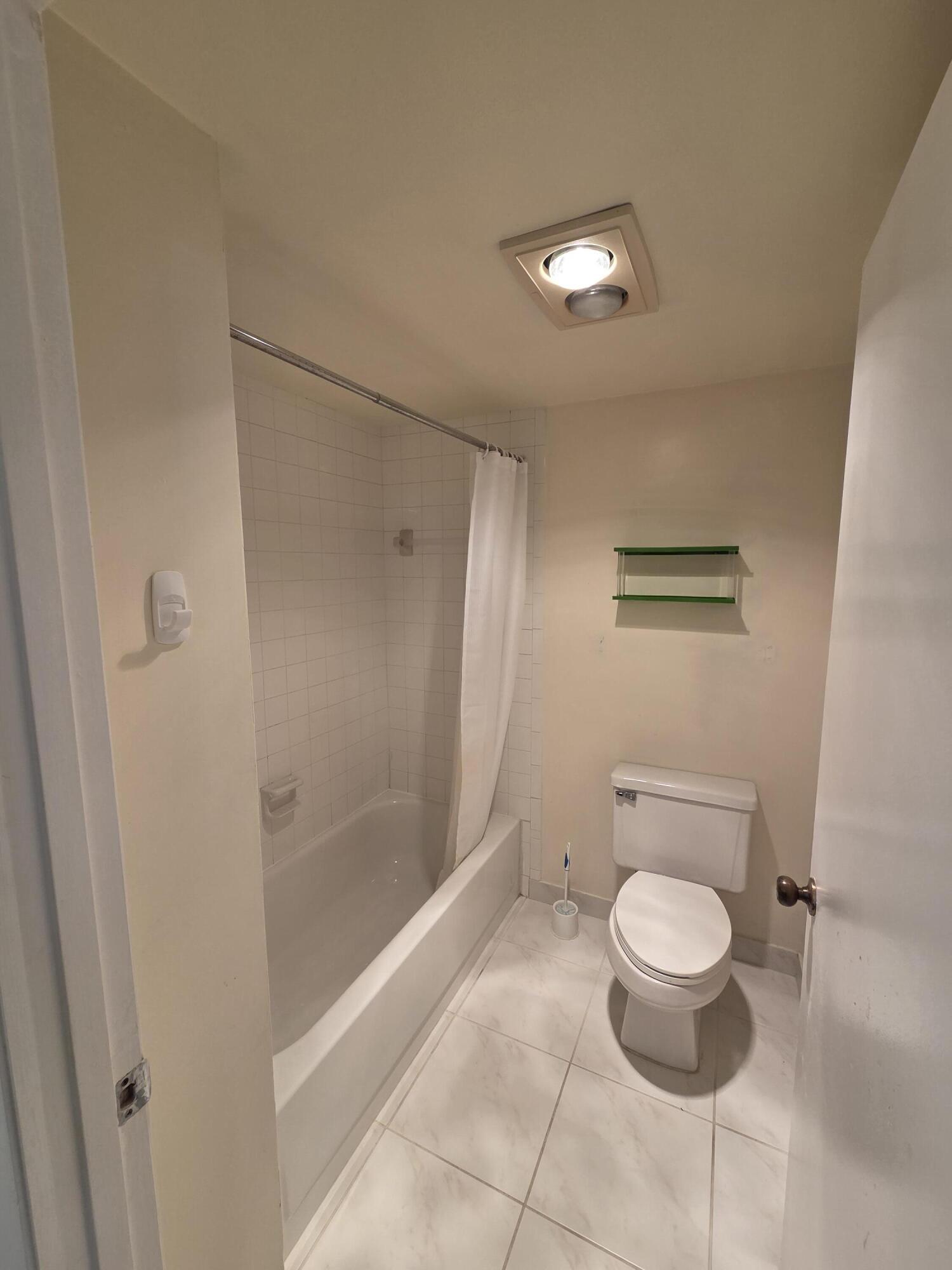 9187 Norte Lago, Unit 5E Boca Raton, FL 33428 - Photo 13 of 14 MO6