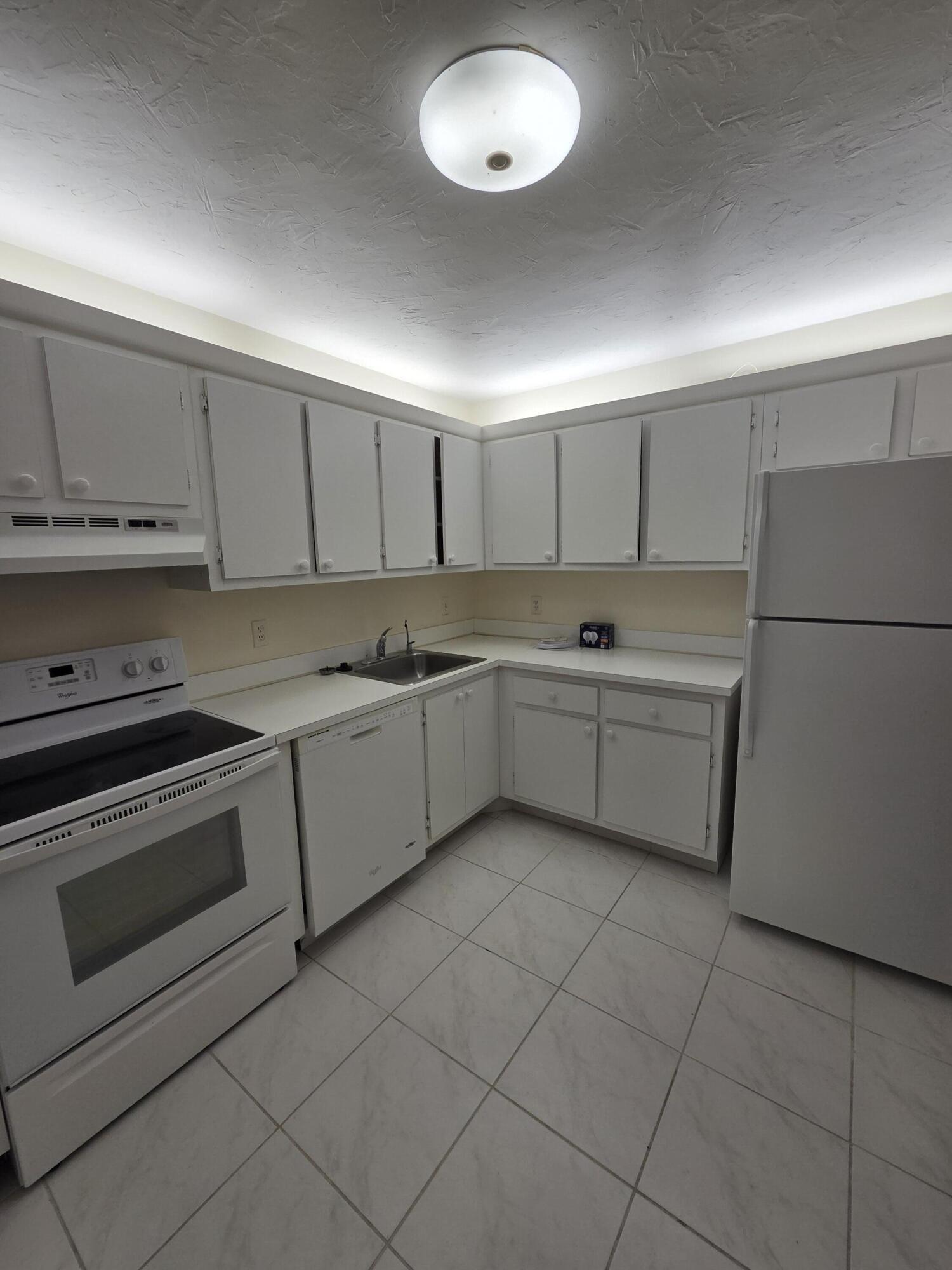 9187 Norte Lago, Unit 5E Boca Raton, FL 33428 - Photo 6 of 14 mo2