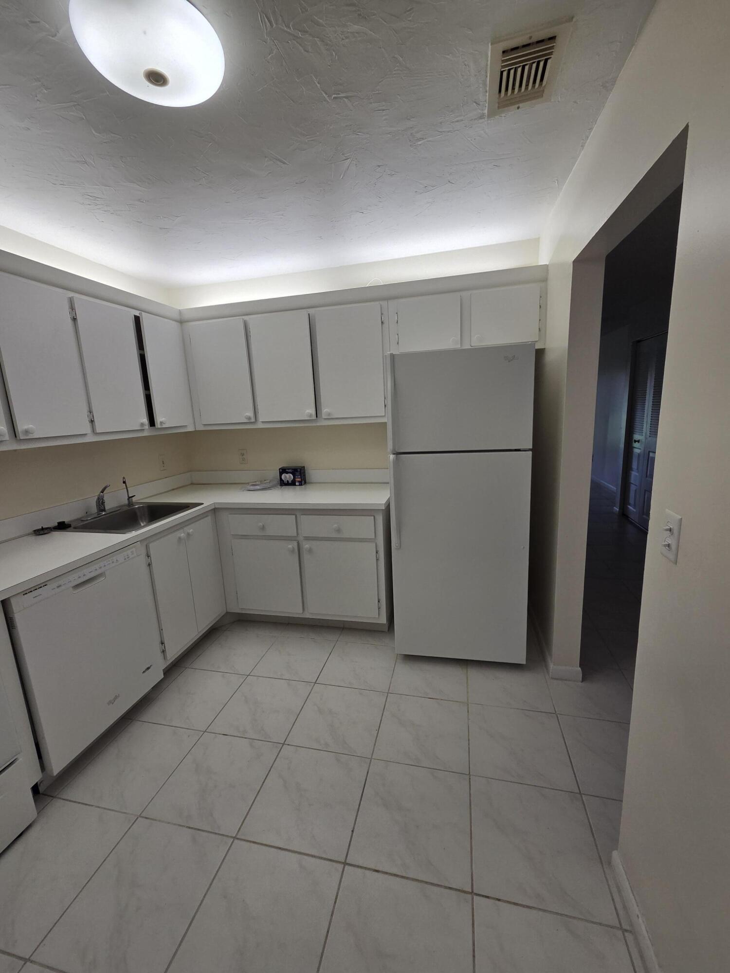 9187 Norte Lago, Unit 5E Boca Raton, FL 33428 - Photo 7 of 14 mo1