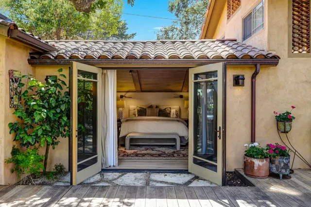 a view of a entryway front of house