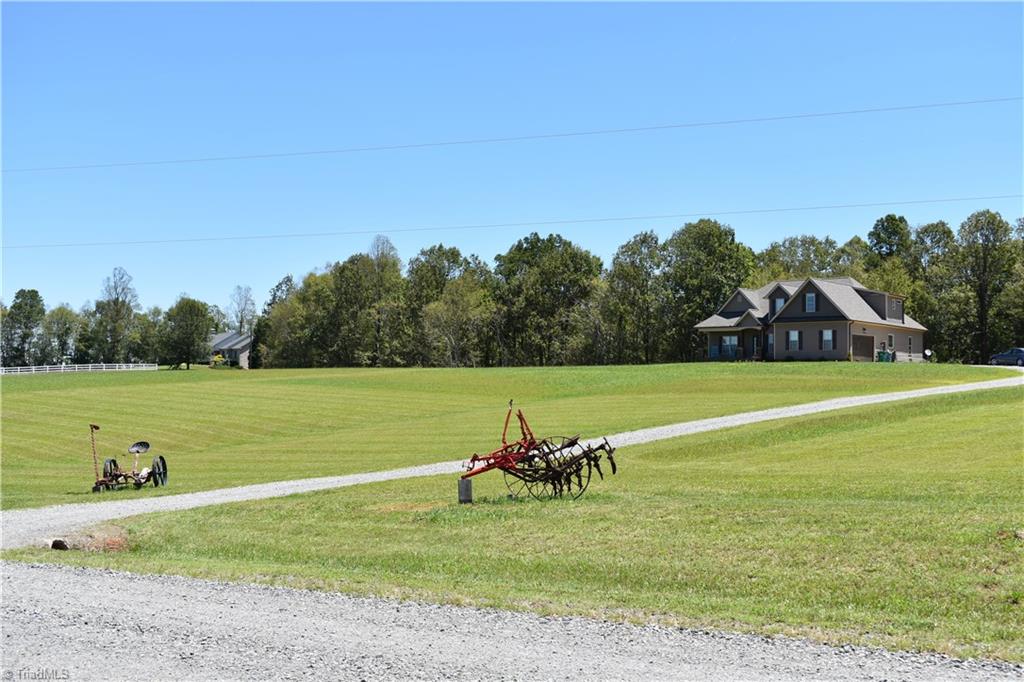 294 Mitchell Road Reidsville, NC 27320 - Photo 3 of 29
