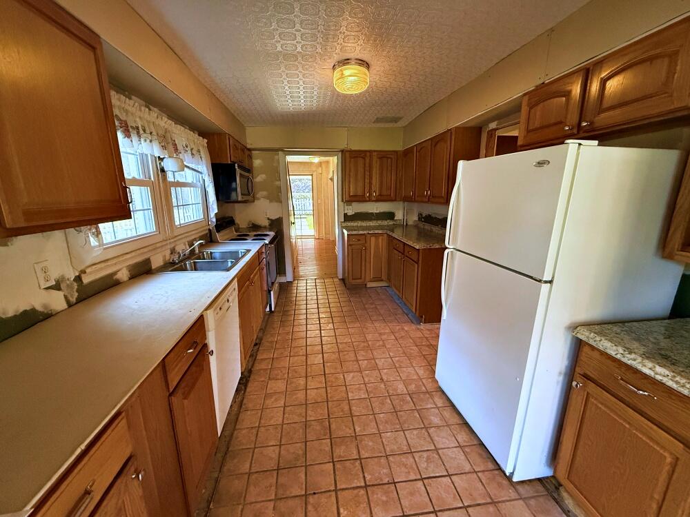 12636 Cass Road Cass, WV 24927 - Photo 4 of 31 kitchen