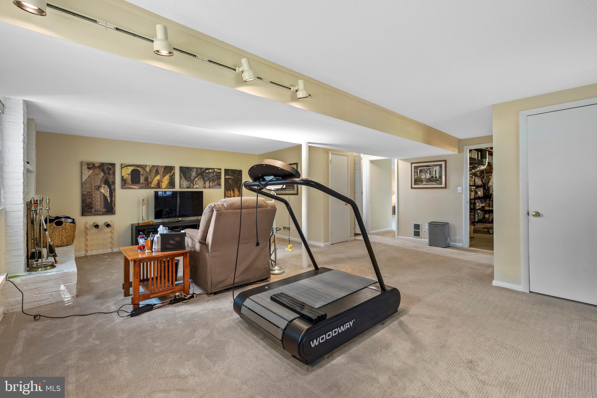 8209 Rider Avenue Towson, MD 21204 - Photo 21 of 31 Family Room