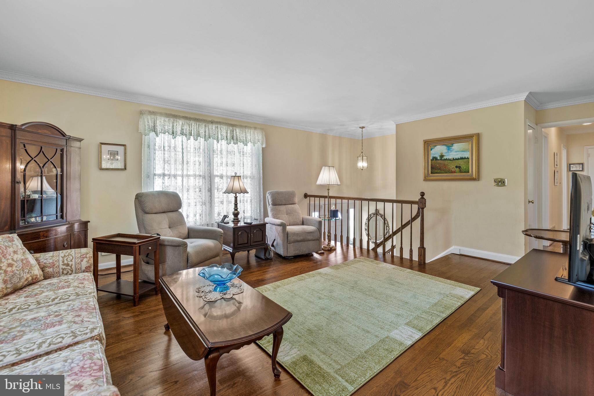 8209 Rider Avenue Towson, MD 21204 - Photo 5 of 31 Living Room