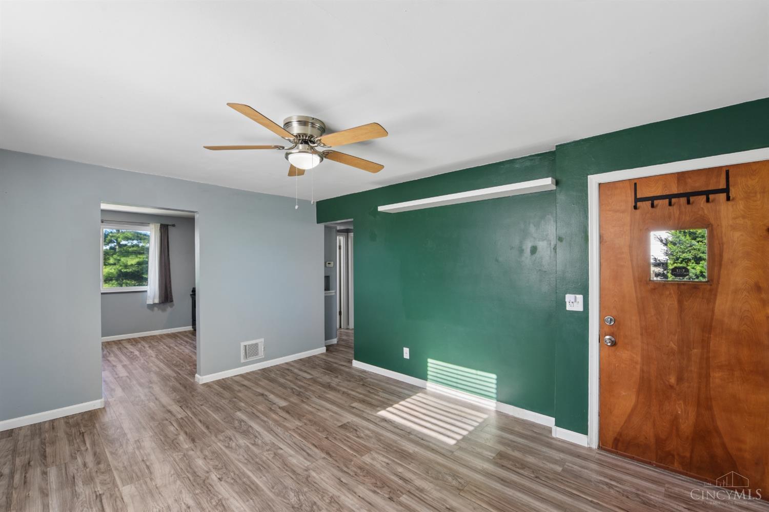 627 Roebling Road Cincinnati, OH 45238 - Photo 7 of 53
