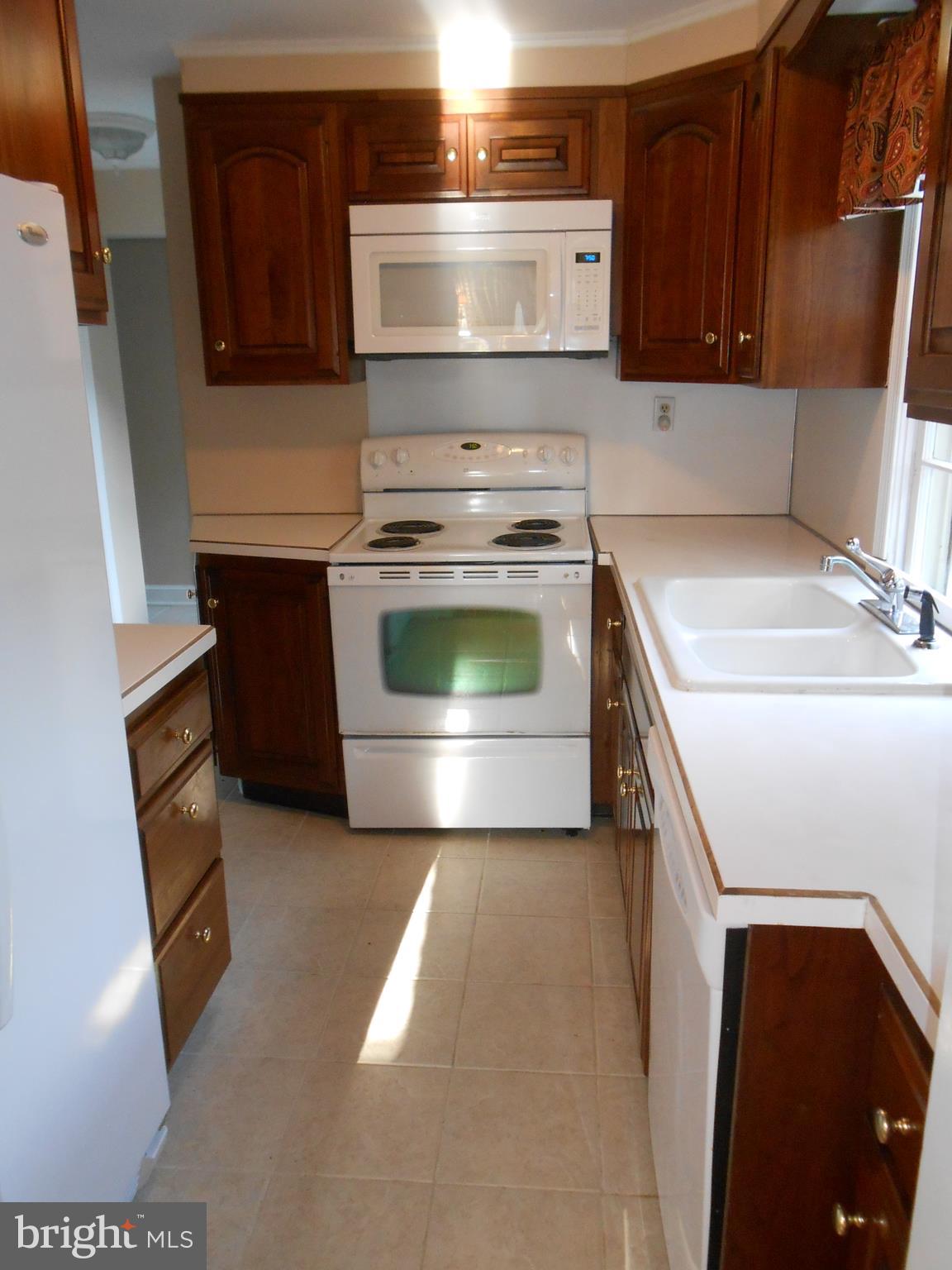7 York Road Wilmington, DE 19803 - Photo 11 of 34 Kitchen w/ Solid Wood Cabinets