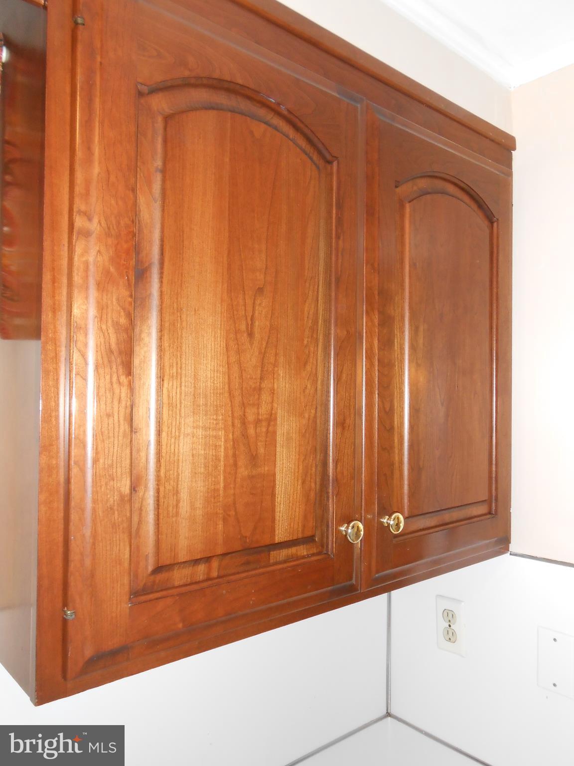 7 York Road Wilmington, DE 19803 - Photo 13 of 34 Solid Wood cabinets w/ solid brass knobs and pulls