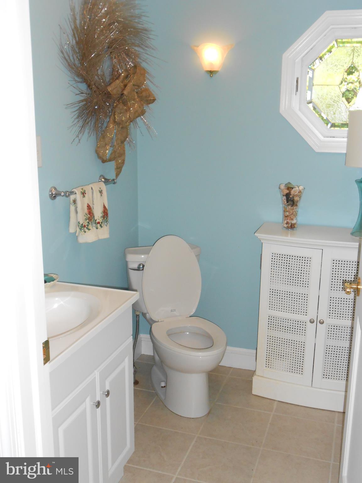 7 York Road Wilmington, DE 19803 - Photo 16 of 34 Powder Room off the back door