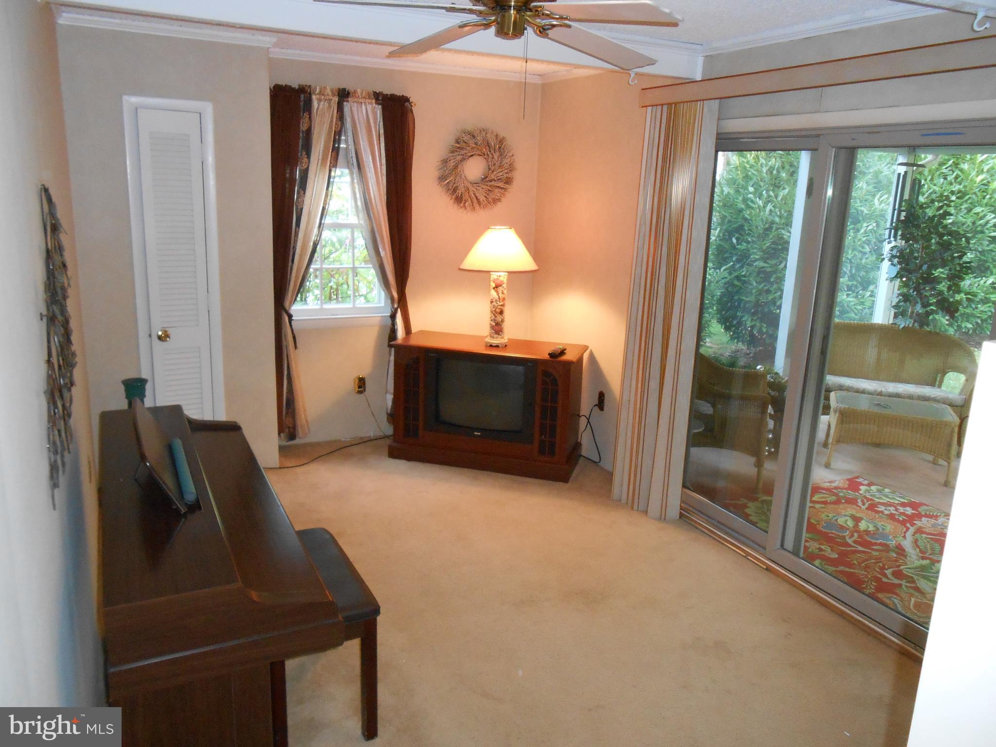 7 York Road Wilmington, DE 19803 - Photo 17 of 34 Family Room w/ Slider Doors to back porch