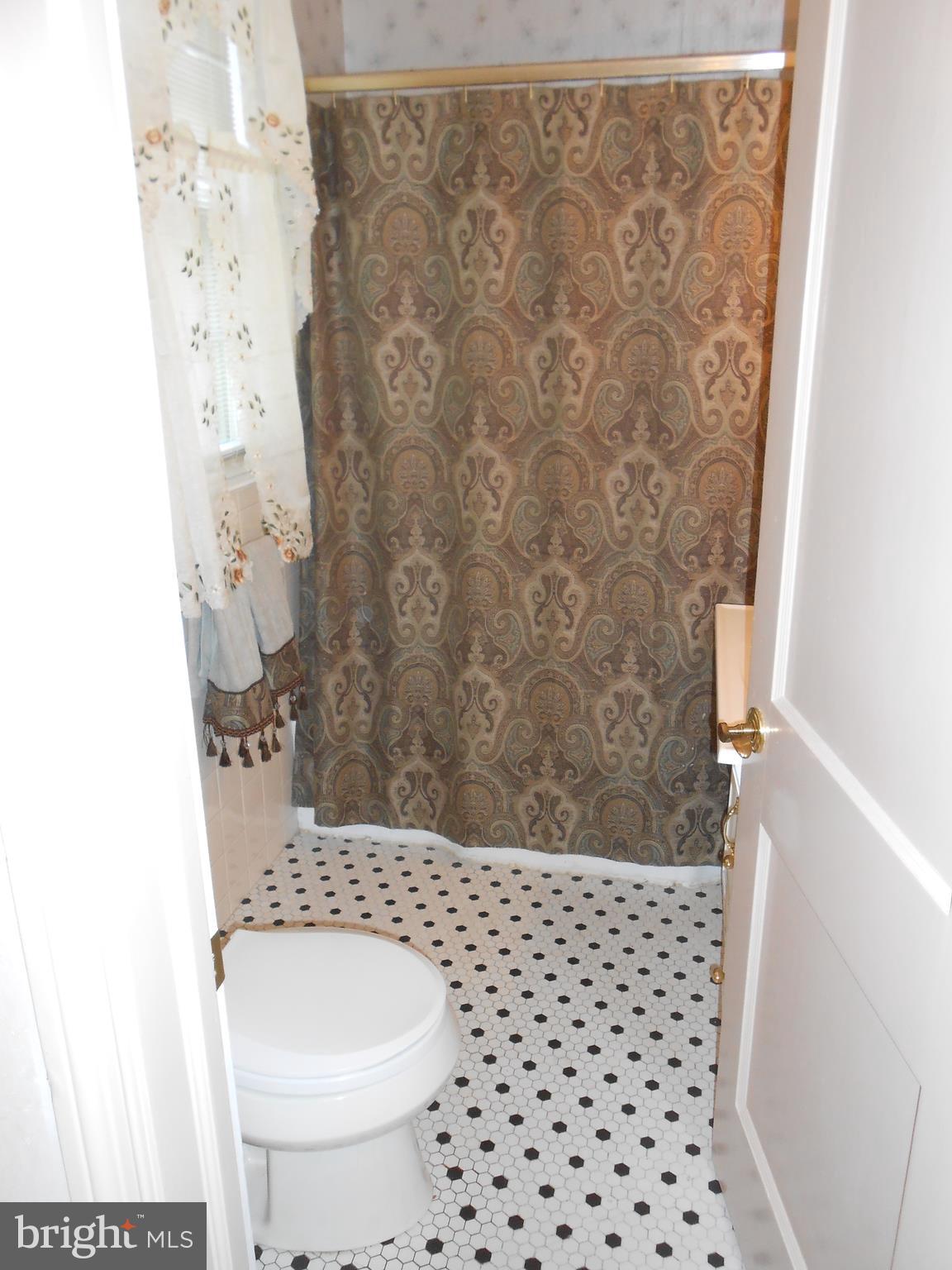 7 York Road Wilmington, DE 19803 - Photo 32 of 34 Hall Bathroom