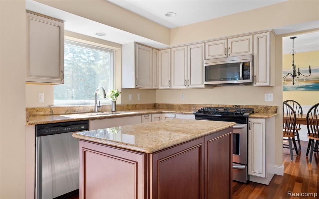 1652 Ridgecrest Rochester Hills, MI 48306 - Photo 8 of 30
