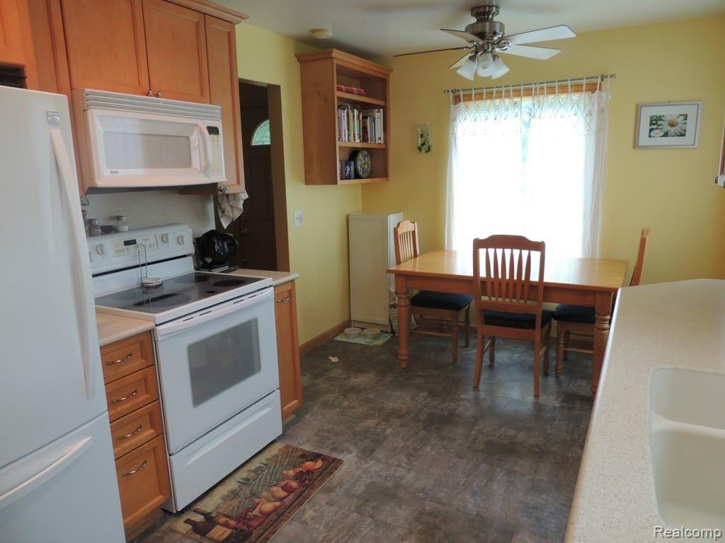 3670 Woodcrest Road Rochester, MI 48309 - Photo 10 of 30 10.jpg