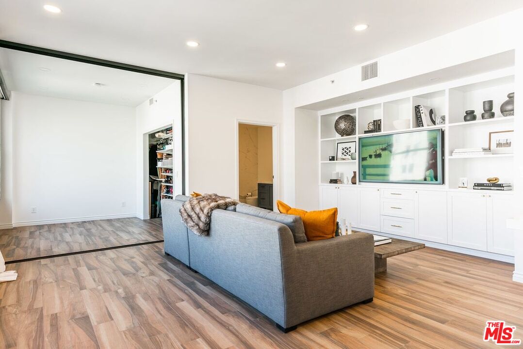 460 South Spring Street, Unit 1105 Los Angeles, CA 90013 - Photo 16 of 44 Gallery Image 16