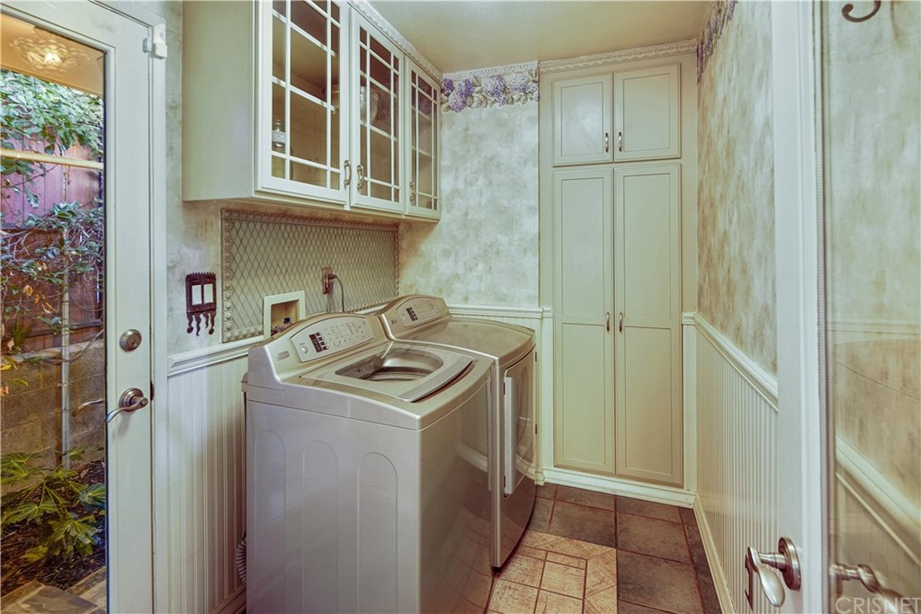 15098 Rayneta Drive Sherman Oaks, CA 91403 - Photo 18 of 43 a utility room with dryer and washer