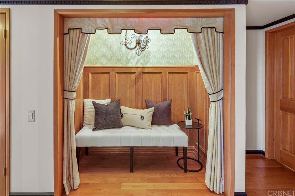 15098 Rayneta Drive Sherman Oaks, CA 91403 - Photo 25 of 43