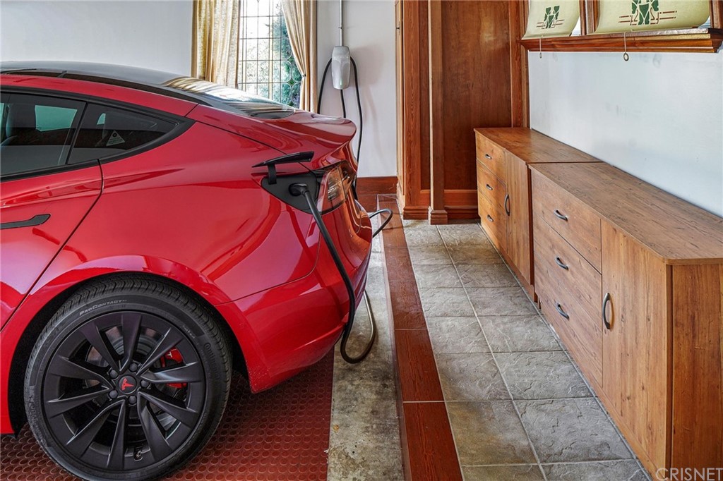 15098 Rayneta Drive Sherman Oaks, CA 91403 - Photo 43 of 43 a view of utility room