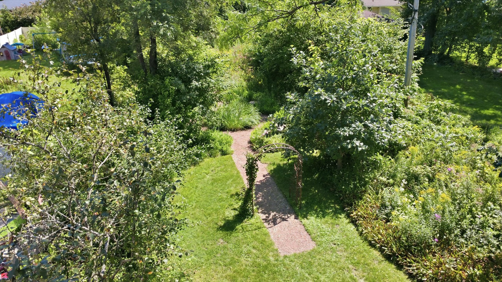 327 Selborne Road Riverside, IL 60546 - Photo 38 of 40 Gallery Image 38