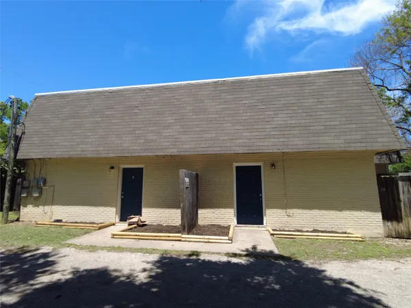 $1,499 | 5002 Blue Spruce Circle, Unit A, Austin, TX 78723
