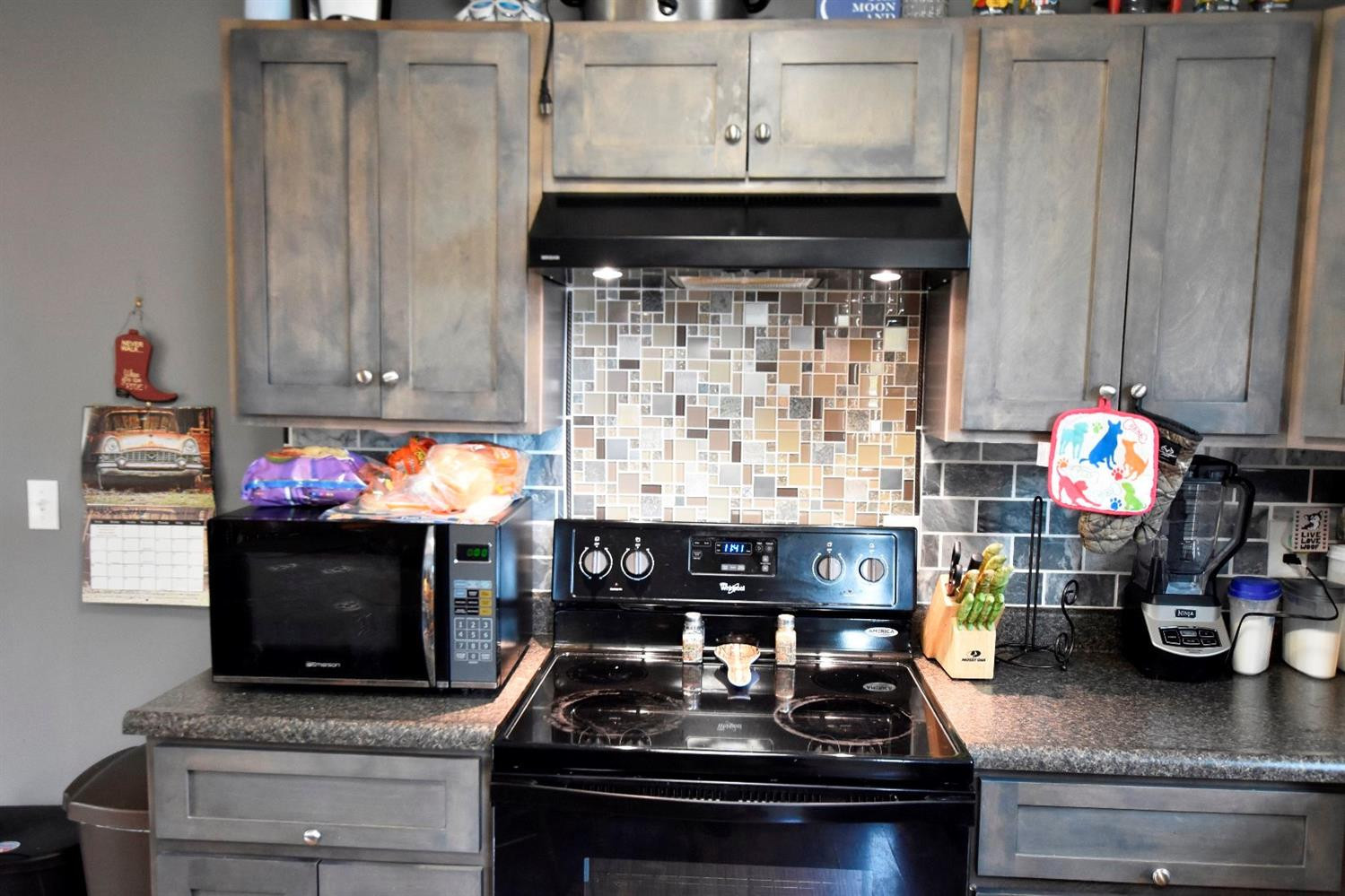 50 Ridge Road Irvine, KY 40336 - Photo 7 of 20 Wow mosaic tile back splash behind the